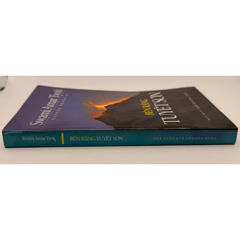 Ben Rang‎ Tuyet Son Swami Amar Tyoti Vietnamese Paperback Spiritual Book